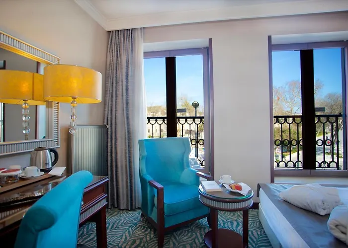 Отель Emporium 3*