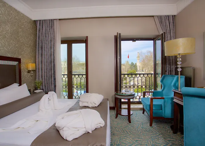 Emporium Отель 3*